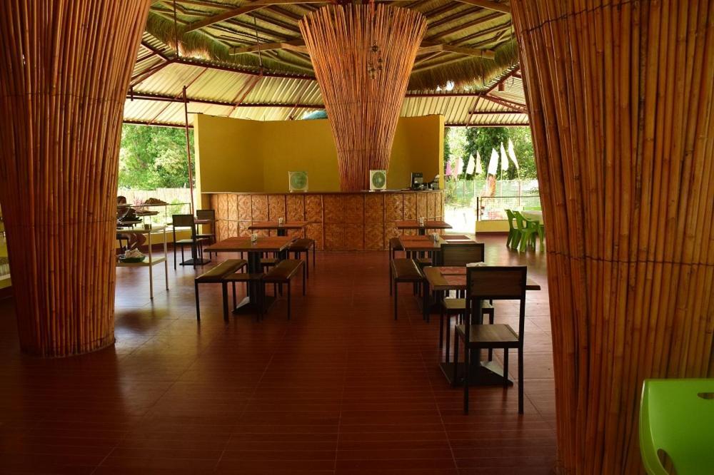 Loboc Riverfront Resort And Restaurant Buitenkant foto
